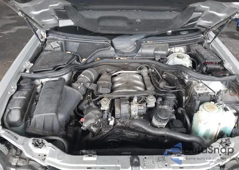 2001 Mercedes-Benz E 320 z USA, uszkodzony, nr VIN WDBJF65J61B294385